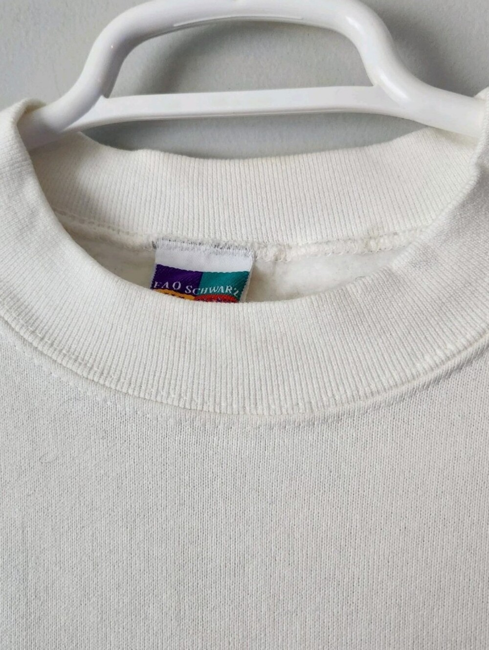 Vintage 90s Y2K FAO Schwarz Las Vegas Sweatshirt White Gold Foil Holiday Sz 2XL - Picture 8 of 10